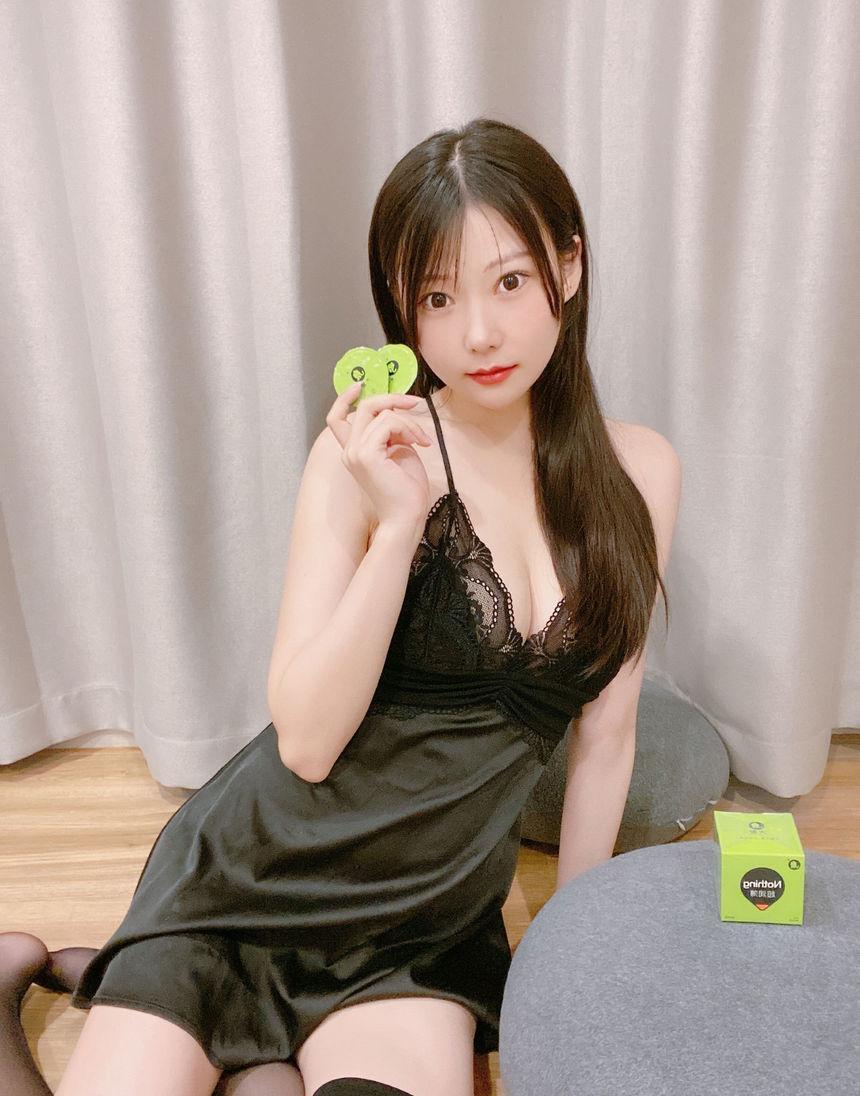 香草喵露露-大象黑色吊带睡衣[25P-72.4MB]